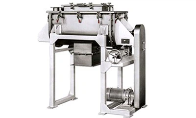 Večnamenski mešalnik s trakom