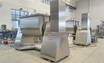 Postopek mešanja glukoze v prahu z mešalnikom trakov WLDH-3000